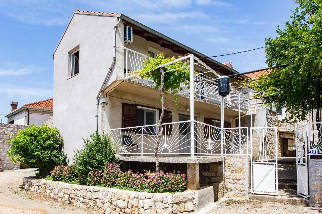 Guest House Godimento Cilipi Bagian luar foto